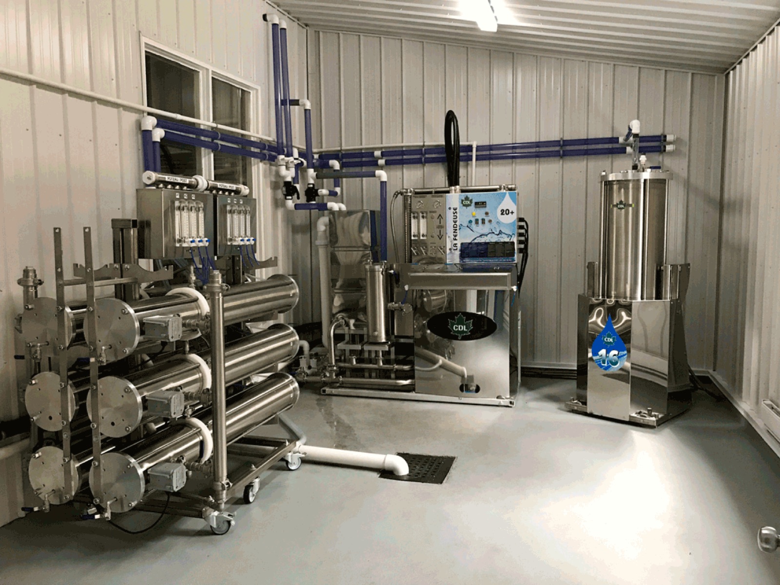 Salle d'osmose d'une érablière : équipements de filtration en acier inoxydable